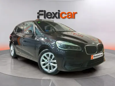 Usado BMW 225 Active Tourer iPerformance 224 CV (164 kW) 2021 Negro Monovolumen
