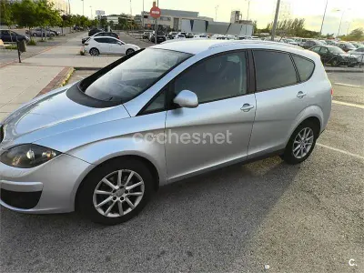 Usado Seat Altea XL Ecomotive 105 CV (77 kW) 2010 Gris / plata Monovolumen