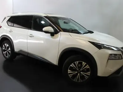 Usado Nissan X-Trail N-Connecta 163 CV (119 kW) 2024 Lunar white metalizado SUV