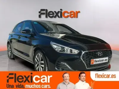 Usado Hyundai i30 120 CV (88 kW) 2018 Negro Berlina
