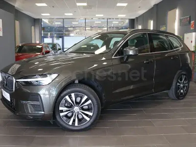 Usado Volvo XC60 Momentum 197 CV (144 kW) 2021 Gris / plata SUV
