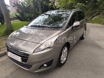 Gris / plata Usado 2016 Peugeot 5008 Active Monovolumen | 8750 € (Precio justo)