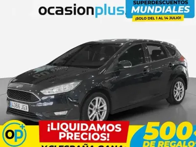 Usado Ford Focus Trend+ 125 CV (91 kW) 2015 Negro Utilitario