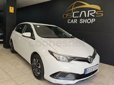 Usado Toyota Auris Business Edition 90 CV (66 kW) 2018 Blanco Berlina