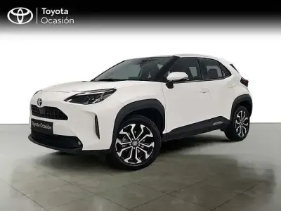 Usado Toyota Yaris Hybrid Active 116 CV (85 kW) 2023 Blanco Pickup/Camioneta