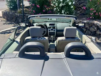 Usado Renault Mégane Cabriolet Privilege 135 CV (99 kW) 2005 Beige Descapotable