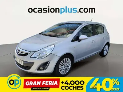 Usado Opel Corsa Selective 75 CV (55 kW) 2013 Gris Utilitario