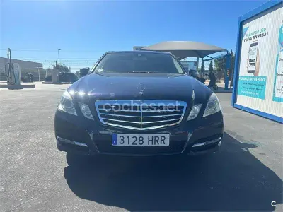 Käytetty Mercedes E200 Avantgarde 136 HP (100 kW) 2013 Sininen Sedan