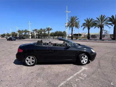 Usado Peugeot 307 CC 110 CV (80 kW) 2005 Negro Descapotable