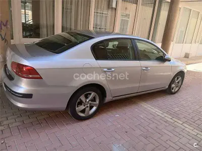 Usado VW Passat Exclusive 105 CV (77 kW) 2013 Gris / plata Berlina