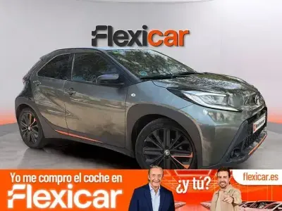 Usado Toyota Aygo X-play 72 CV (52 kW) 2022 Gris