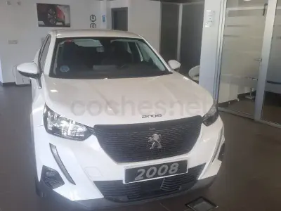 Usado Peugeot 2008 Active 110 CV (80 kW) 2021 Blanco SUV