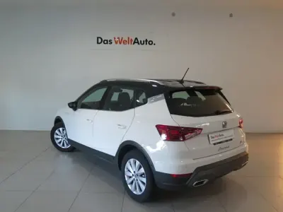Usado Seat Arona FR 110 CV (80 kW) 2022 Blanco SUV