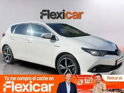 Usado Toyota Auris Hybrid Business Edition 136 CV (100 kW) 2018 Blanco