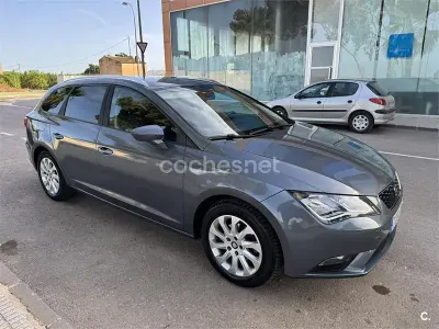 Usado Seat Leon ST Style 105 CV (77 kW) 2015 Gris / plata Familiar
