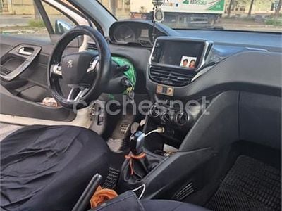 Usado Peugeot 208 Style 75 CV (55 kW) 2016 Blanco Utilitario