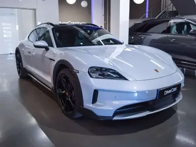 Usado Porsche Taycan Cross Turismo 319 kW (435 CV) 2025 Gris Familiar