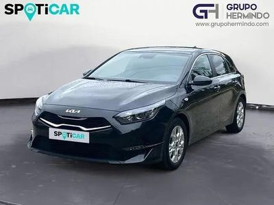 Käytetty Kia Ceed 120 HP (88 kW) 2022 Musta Viistoperä