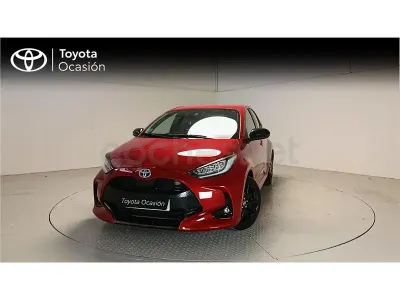 Usado Toyota Yaris Hybrid Style 116 CV (85 kW) 2022 Rojo Berlina