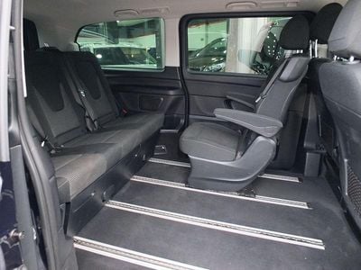 Mercedes V220