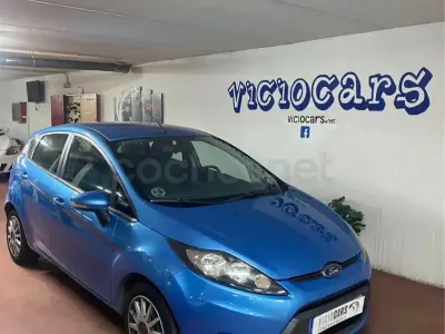 Usado Ford Fiesta Trend 68 CV (50 kW) 2009 Azul Berlina