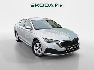 Blanco Usado 2022 Skoda Octavia Style Berlina | 18.490 € (Precio justo)