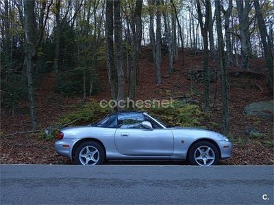 Usado Mazda MX5 Exclusive 110 CV (80 kW) 2002 Gris / plata Descapotable