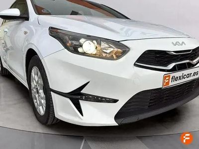 Używany Kia Ceed 136 KM (100 kW) 2023 Biały Hatchback
