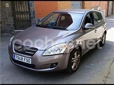 Beige Usado 2007 Kia Ceed Utilitario | 3100 €