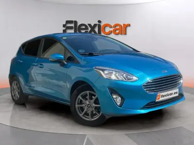Usado Ford Fiesta Active 86 CV (63 kW) 2018 Azul Utilitario