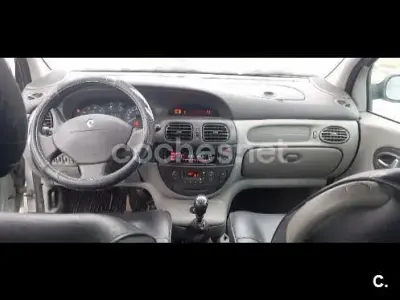 Usado Renault Scénic Dynamique 120 CV (88 kW) 2003 Gris / plata Monovolumen