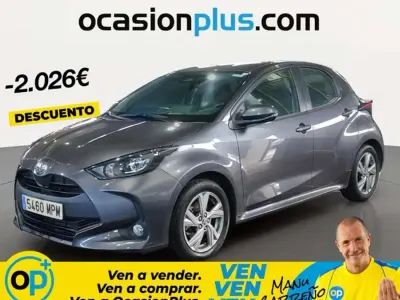 Usado Toyota Yaris Hybrid Active 116 CV (85 kW) 2024 Gris Utilitario