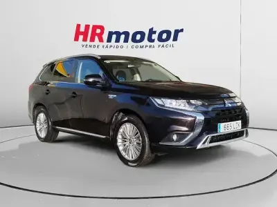 Usado Mitsubishi Outlander P-HEV Motion 224 CV (164 kW) 2019 Negro SUV