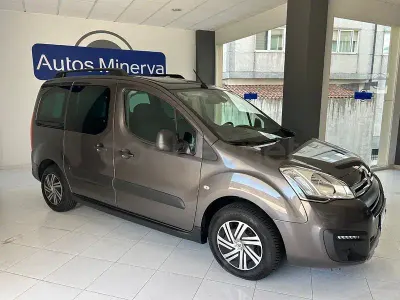 Usado Citroën Berlingo XTR 120 CV (88 kW) 2017 Marrón Monovolumen
