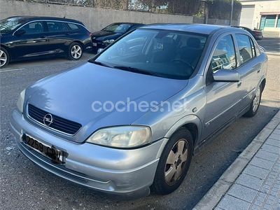 Usado Opel Astra Club 80 CV (58 kW) 2004 Gris / plata Berlina