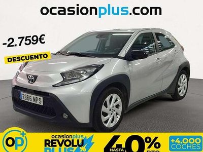Usado Toyota Aygo Play 72 CV (52 kW) 2024 Gris Utilitario