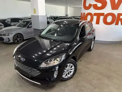 Usado Ford Kuga Titanium 225 CV (165 kW) 2022 Negro SUV