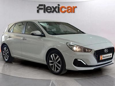 Usado Hyundai i30 120 CV (88 kW) 2021 Blanco Berlina