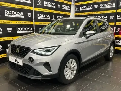 Usado Seat Arona Style 110 CV (80 kW) 2023 Gris SUV