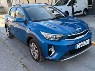 Usado Kia Stonic 84 CV (61 kW) 2023 Azul SUV