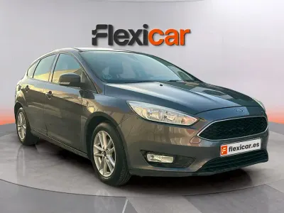 Usado Ford Focus Trend 101 CV (74 kW) 2017 Gris Utilitario