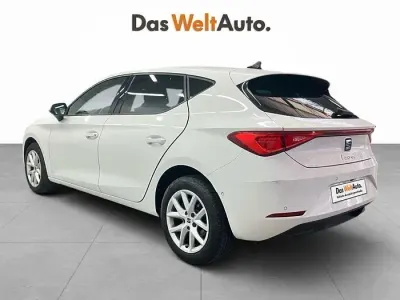 Usado Seat Leon Style 110 CV (80 kW) 2022 Blanco Berlina