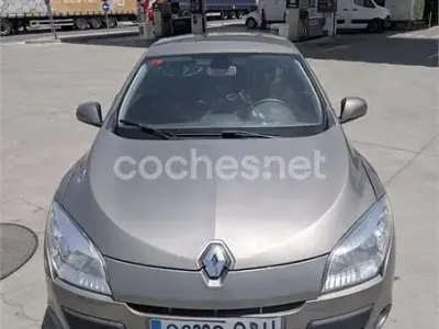 Usado Renault Mégane 105 CV (77 kW) 2010 Marrón Berlina