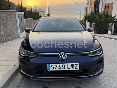 Usado VW Golf VIII 110 CV (80 kW) 2021 Azul Berlina