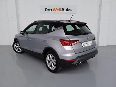 Usado Seat Arona FR 115 CV (84 kW) 2024 Gris plata SUV