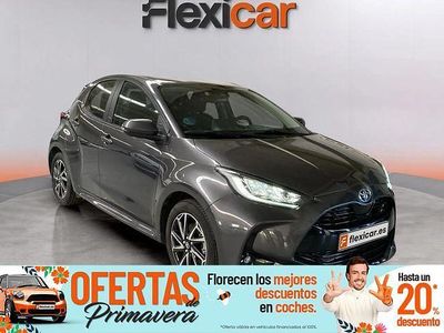 Usado Toyota Yaris Hybrid Plus 116 CV (85 kW) 2022 Gris Berlina
