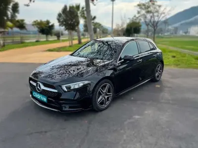 Usado Mercedes A180 116 CV (85 kW) 2020 Negro Utilitario