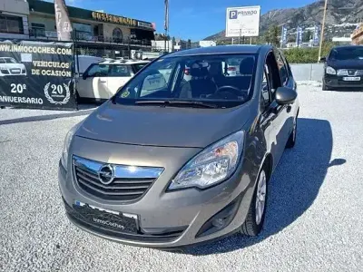 Usado Opel Meriva Cosmo 110 HP (80 kW) 2012 Cinzento Monovolume