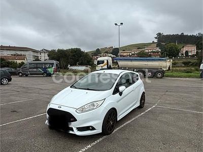 Usado Ford Fiesta ST 182 CV (133 kW) 2015 Blanco Berlina