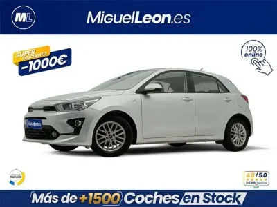 Usado Kia Rio 84 CV (61 kW) 2022 Gris Utilitario